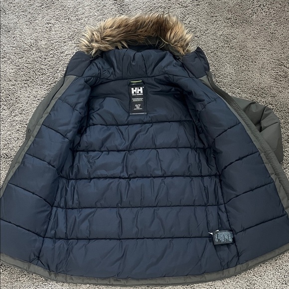 Helly Hansen Women’s Classic Green Parka with Faux Fur Hood - Size XS - Picture 3 of 7